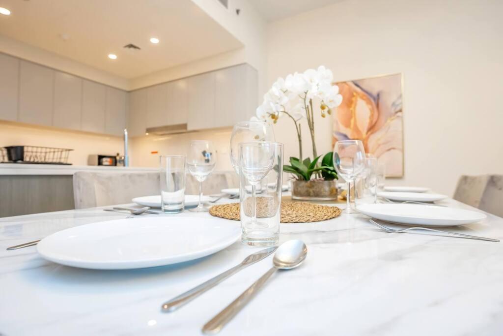 Newarabian 3br &maid T2 *