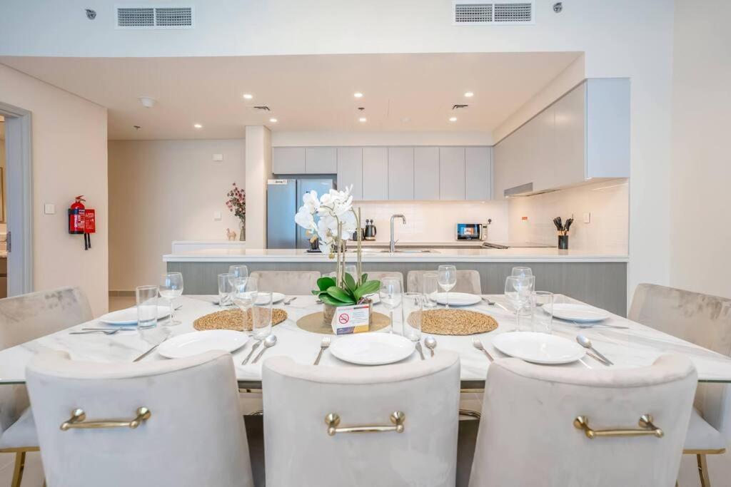 Newarabian 3br &maid T2 Dubai