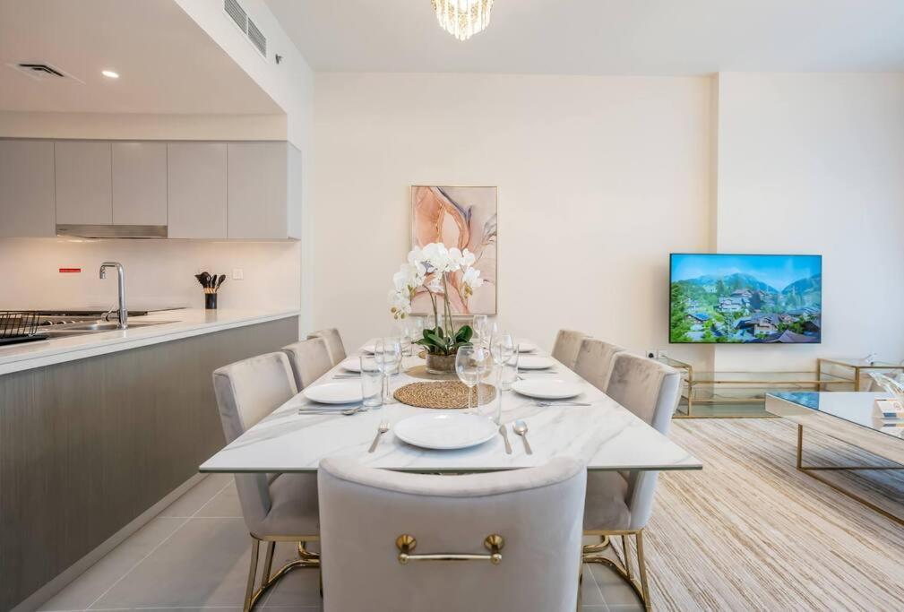 Newarabian 3br &maid T2 *