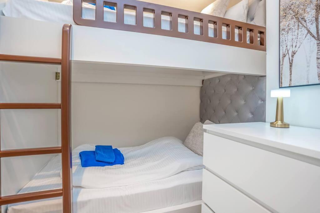 Newarabian 3br &maid T2